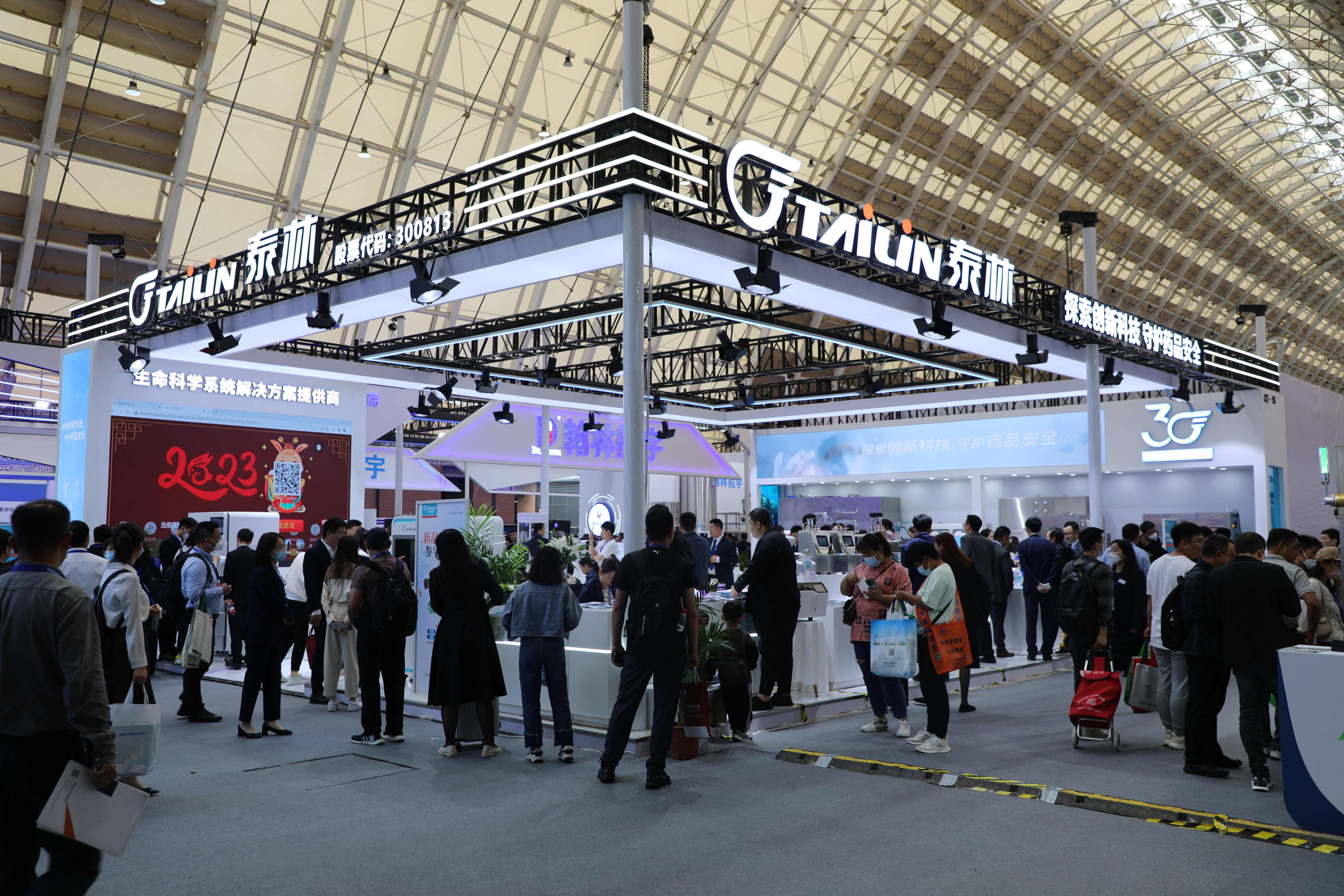 1685525338336043Up2B.jpg EF1A9613-opq450897634.jpg